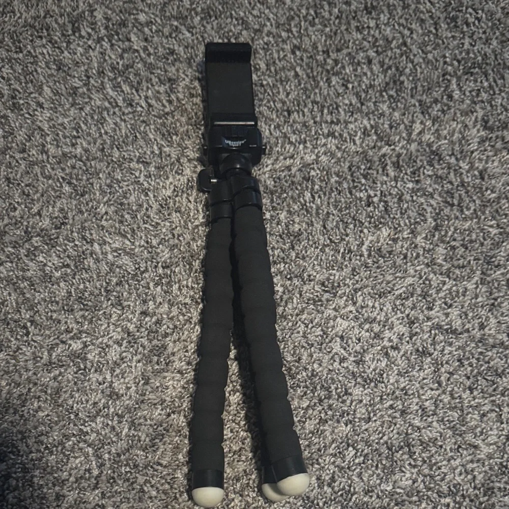 Flexible Black Tripod for Smartphones - Picture 3 of 4